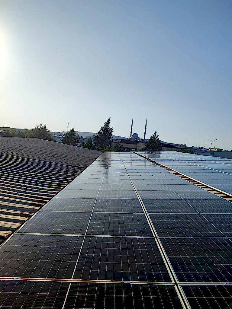 Gaziantep ilinde faaliyet gösteren Pamaks Panel ve Makine fabrika çatısına 170,55 kWp GES kurulumuz tamamlanarak devreye  alınmıştır.
